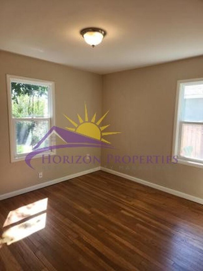 Building Photo - 4570 Orinda Way