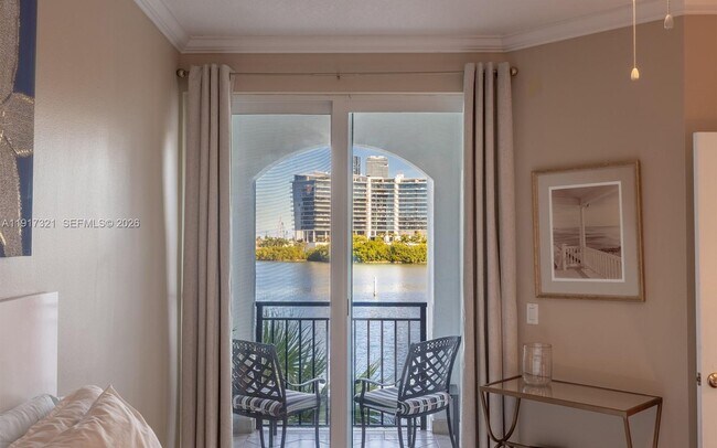 Building Photo - 3255 NE 184th St