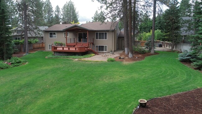 Building Photo - COMING SOON !! 3 bed 2.5 Bath Home on .5 acre lot in corner of Culdesac Mead School District