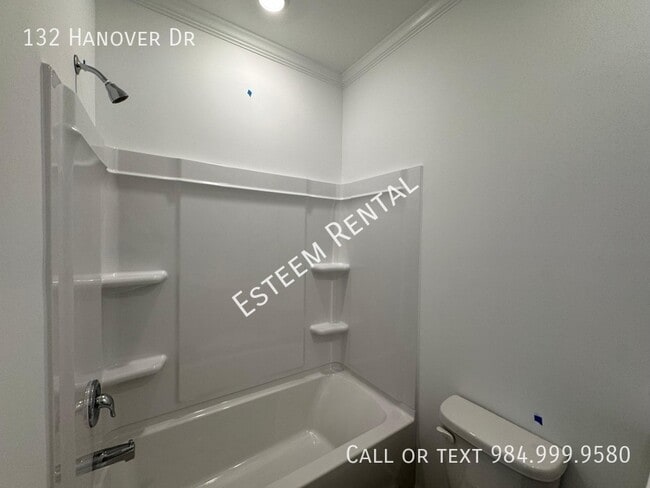 Building Photo - 132 Hanover Dr
