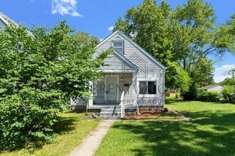 Building Photo - Charming 3BR/1B Single-Family Home