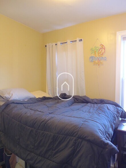 Building Photo - 12 Worthington St