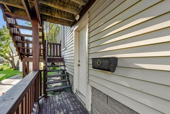 Building Photo - 3940 Delmar Ave