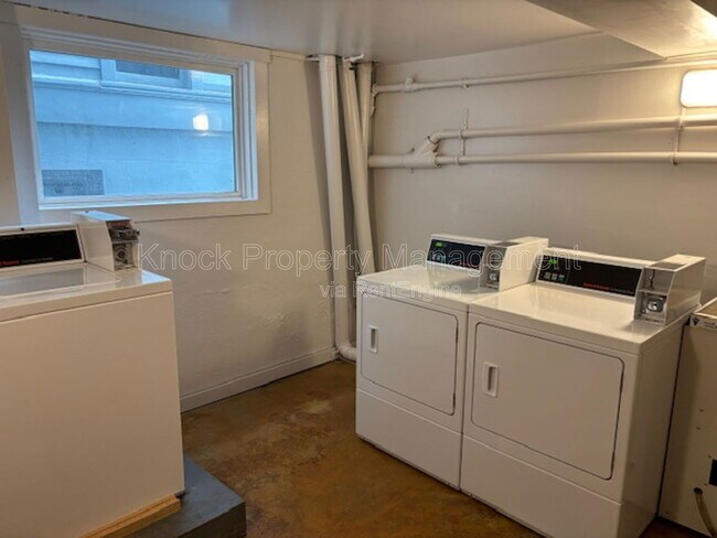 Building Photo - 1815 NW Hoyt St