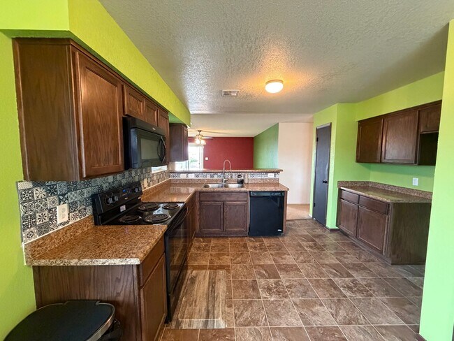 Building Photo - POOL & SOLAR HOME!