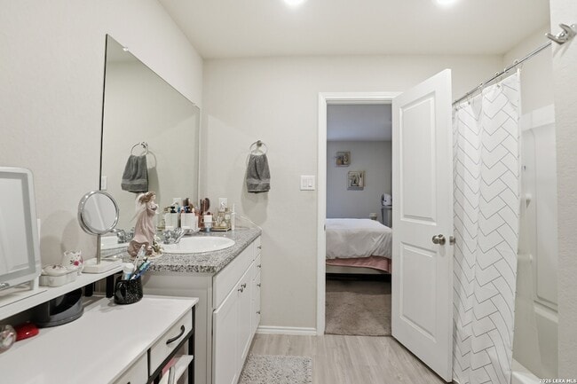 Building Photo - 14905 Dorset Wheel