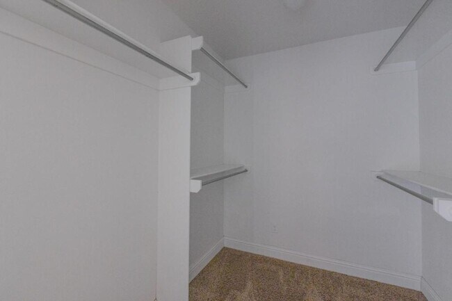 Building Photo - 711 Candlestick Dr