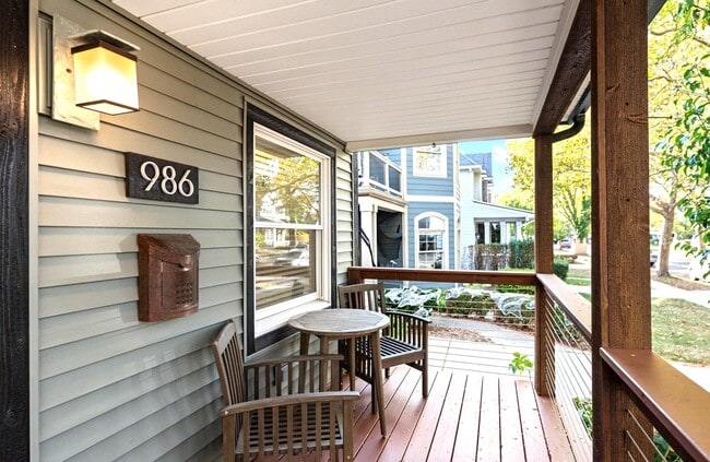 Building Photo - 986 Smith Ave