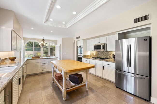 Building Photo - 47210 Heliotrope Dr