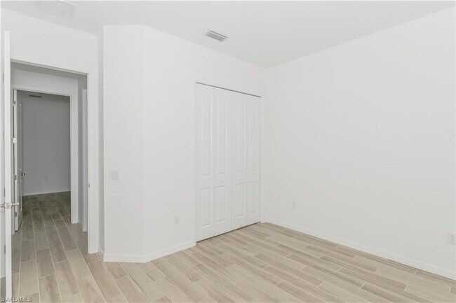 Building Photo - 5947 Sunningdale St