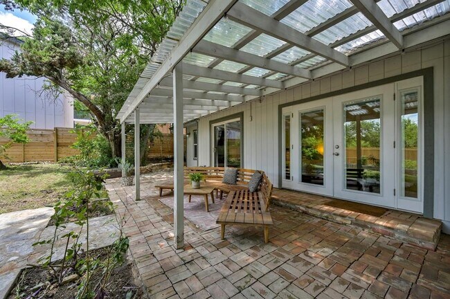 Building Photo - 403 Krebs Ln