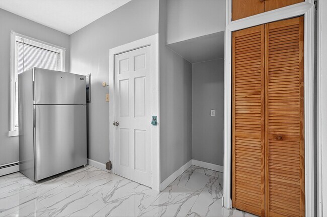 Building Photo - 281 Fulton Ave