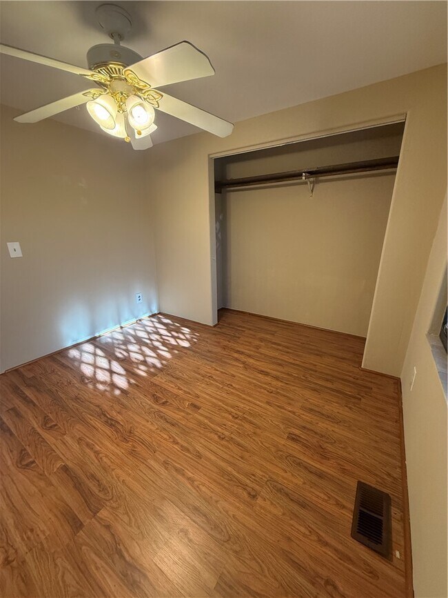 Building Photo - 4060 La Mesa Rd