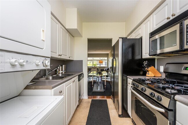 Building Photo - 350 S Shore Dr