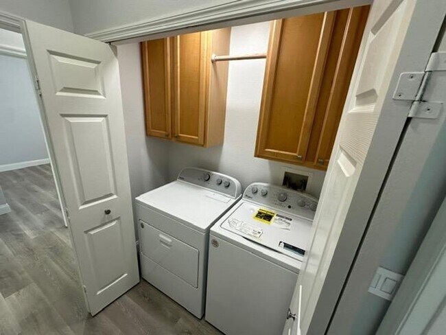 Building Photo - Completely remodeled 4 Bedroom 2 Bath sing...