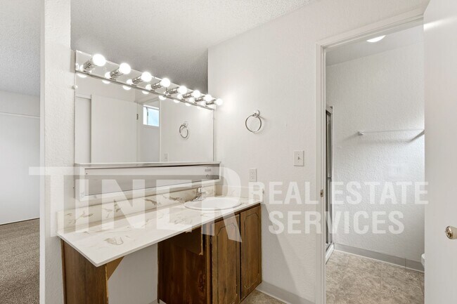 Building Photo - 10237 Country Way