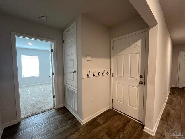 Building Photo - 5789 Guinevere Ln