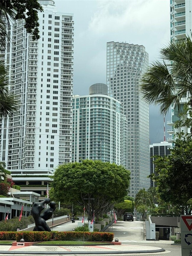 Building Photo - 540 Brickell Key Dr