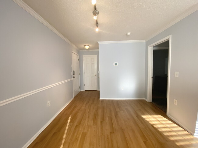 Building Photo - Updated One Bedroom Condo In The Reserve a...