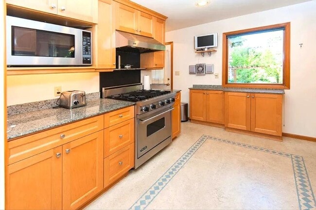 Building Photo - 2 bedroom in Seattle WA 98115