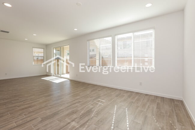 Building Photo - 10131 E Ulysses Ave