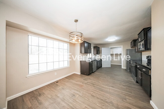 Building Photo - 14411 Autumn Dr