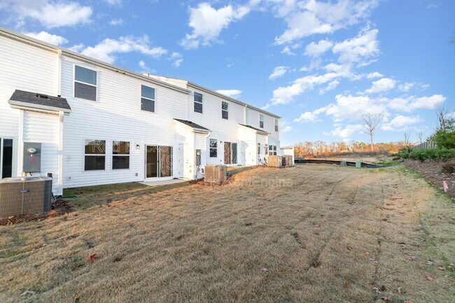 Building Photo - 4039 Smt Wds Dr