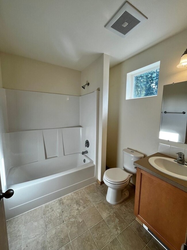 Building Photo - Green Certified 2 Bedroom Port Orchard Home!