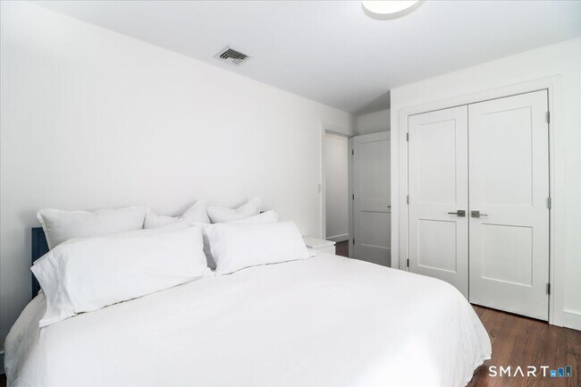 Building Photo - 58 Davenport Dr