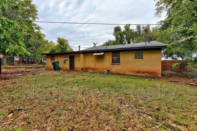 Building Photo - 1135 N Billen Ave