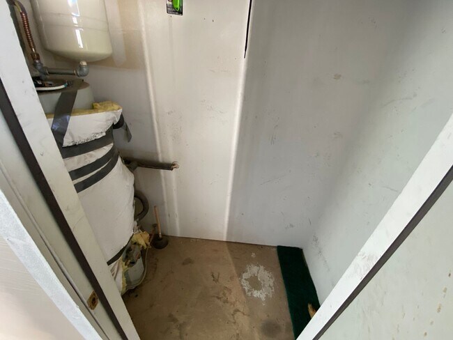 Building Photo - One Bedroom Condo with Mountain Views