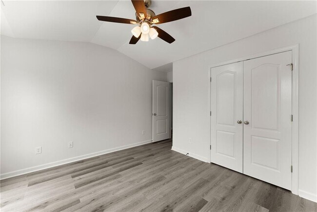 Building Photo - 124 Oakmont Dr