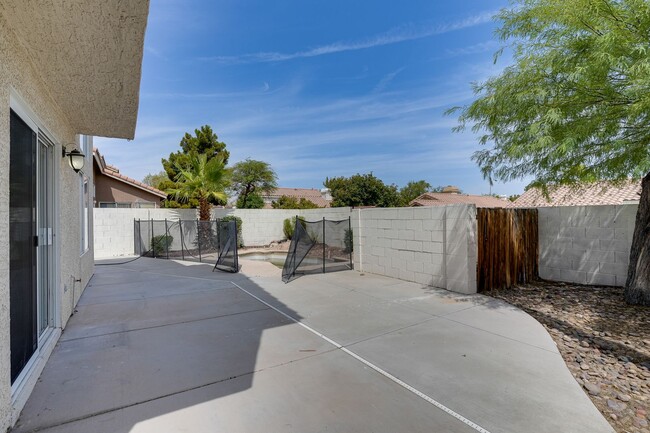 Building Photo - UPGRADED 3 BEDROOM HOME IN GREEN VALLEY