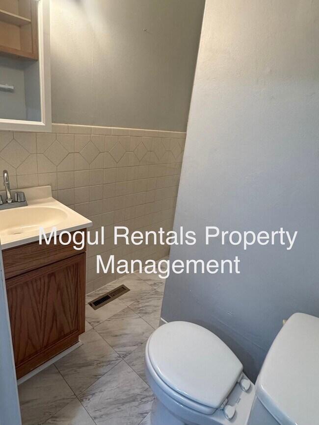 Building Photo - 3530 S Hiram St