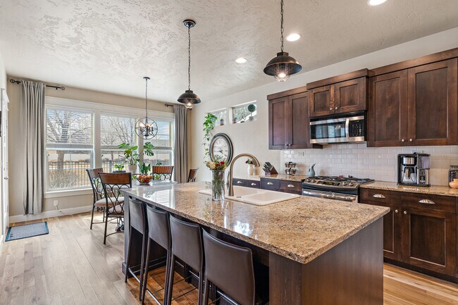 Building Photo - 2733 E Decameron Ln