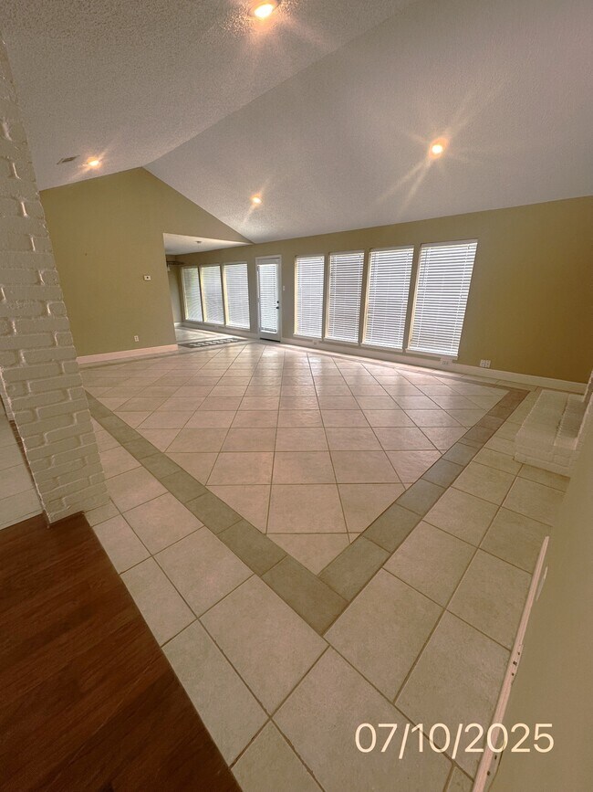 Building Photo - 20326 Spoonwood Dr