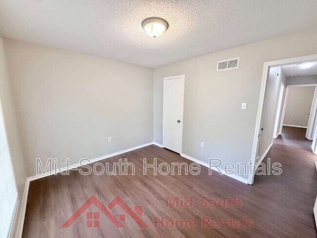 Building Photo - 729 Blackstone Ln