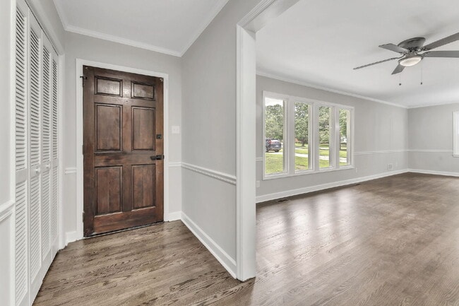 Building Photo - "Charming 3-Bedroom Spartanburg Retreat wi...