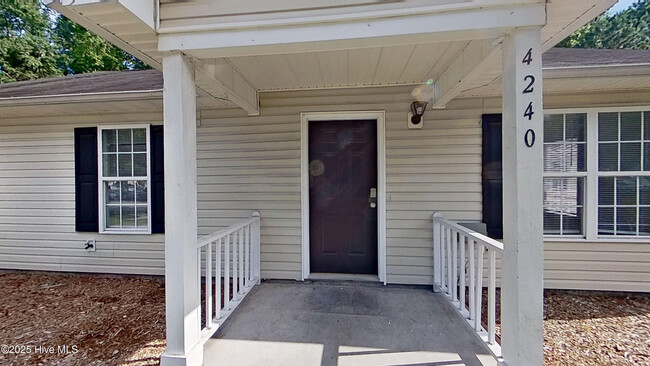 Building Photo - 4240 Sunglow Dr
