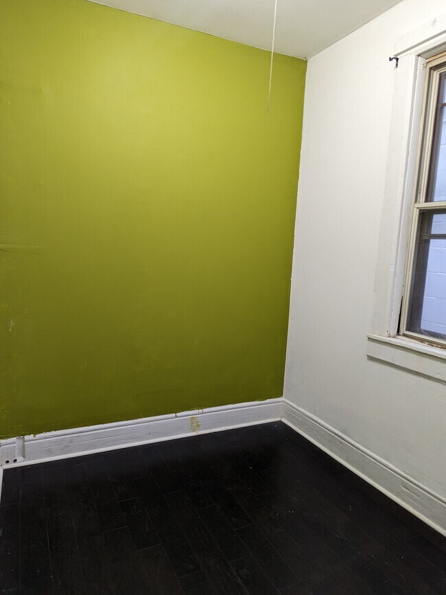 Building Photo - 2431 W Thomas St