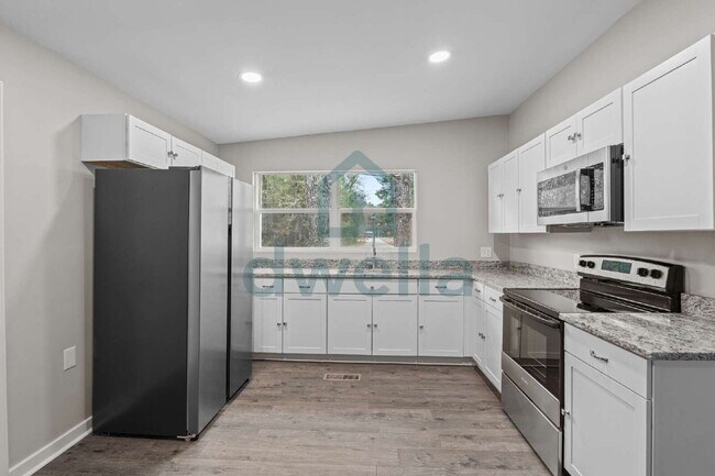 Building Photo - Beautifully Renovated 3-Bedroom Home on Curtis Drive - Serene Sumter Setting, Featuring a Private...