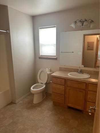 Building Photo - 803 E Riggs St