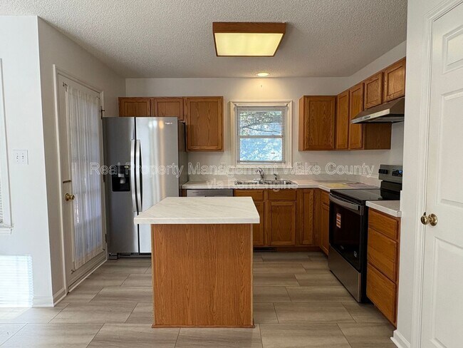 Building Photo - 1811 Kelly Glen Dr