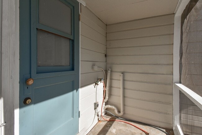 Building Photo - 517 NW 27th Ave