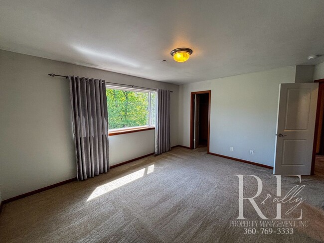 Building Photo - Spacious 3-Bedroom Home in Desirable Manet...