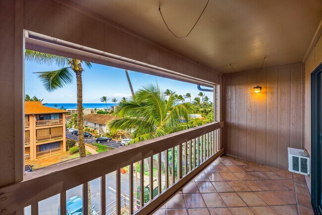 Building Photo - Top-floor, ocean-view 1BR/1BA condo in Honokowai — close to Honokowai Beach Park and Bad Ass Coffee.