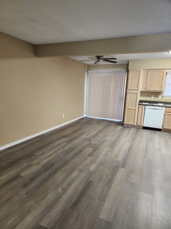 Building Photo - 931 Mulberry St