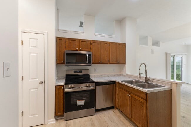Building Photo - 3415 Waterloo Dr