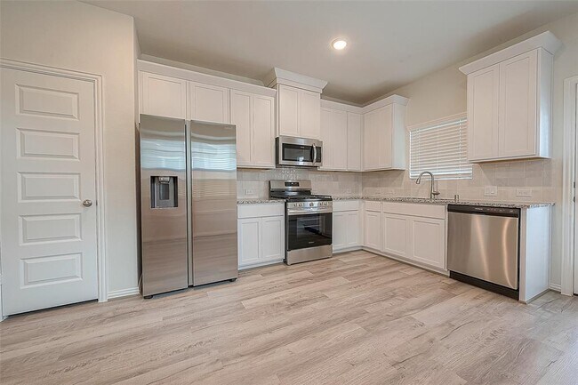 Building Photo - 27966 Western Crk Ct