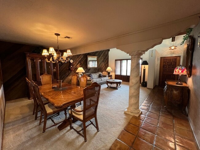 Building Photo - FURNISHED 3 BEDROOM HOME IN TOWN WITH POOL ACCESS!